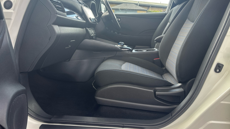 Nissan LEAF 110kW N-Connecta 39kWh 5dr Auto Electric Hatchback